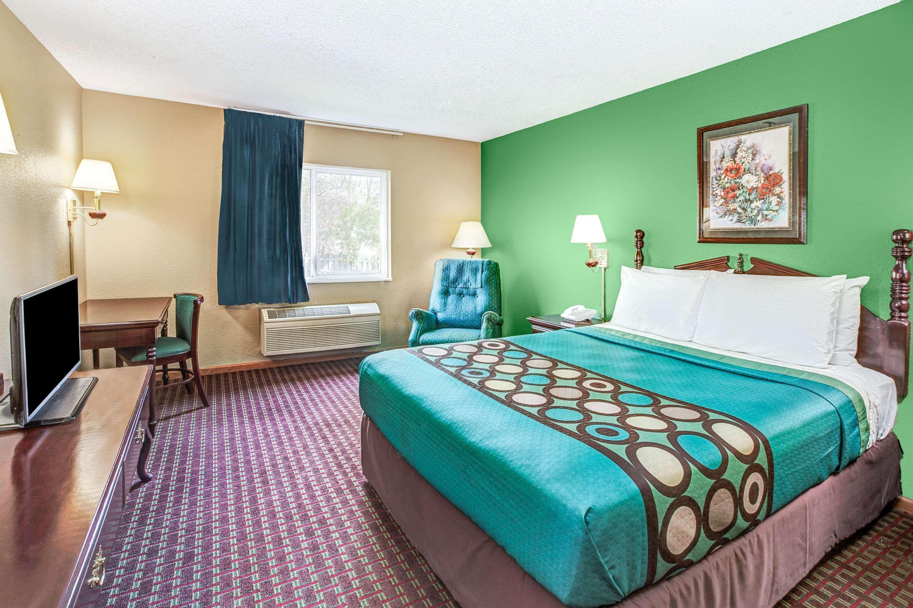 Super 8 By Wyndham Mchenry Fox Lake Area Екстер'єр фото